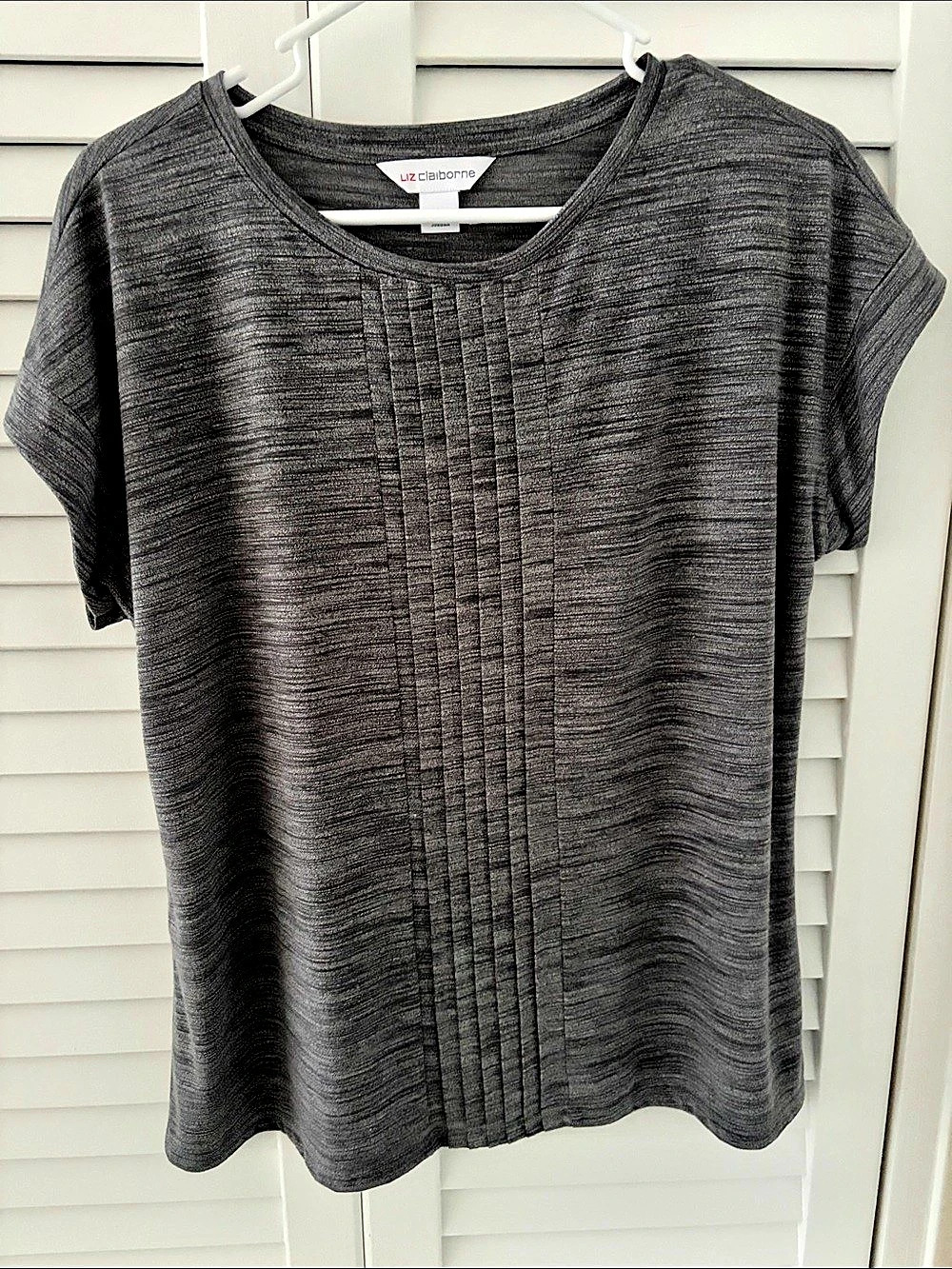 Liz Claiborne Pleated Front Top in Gray Large Like New